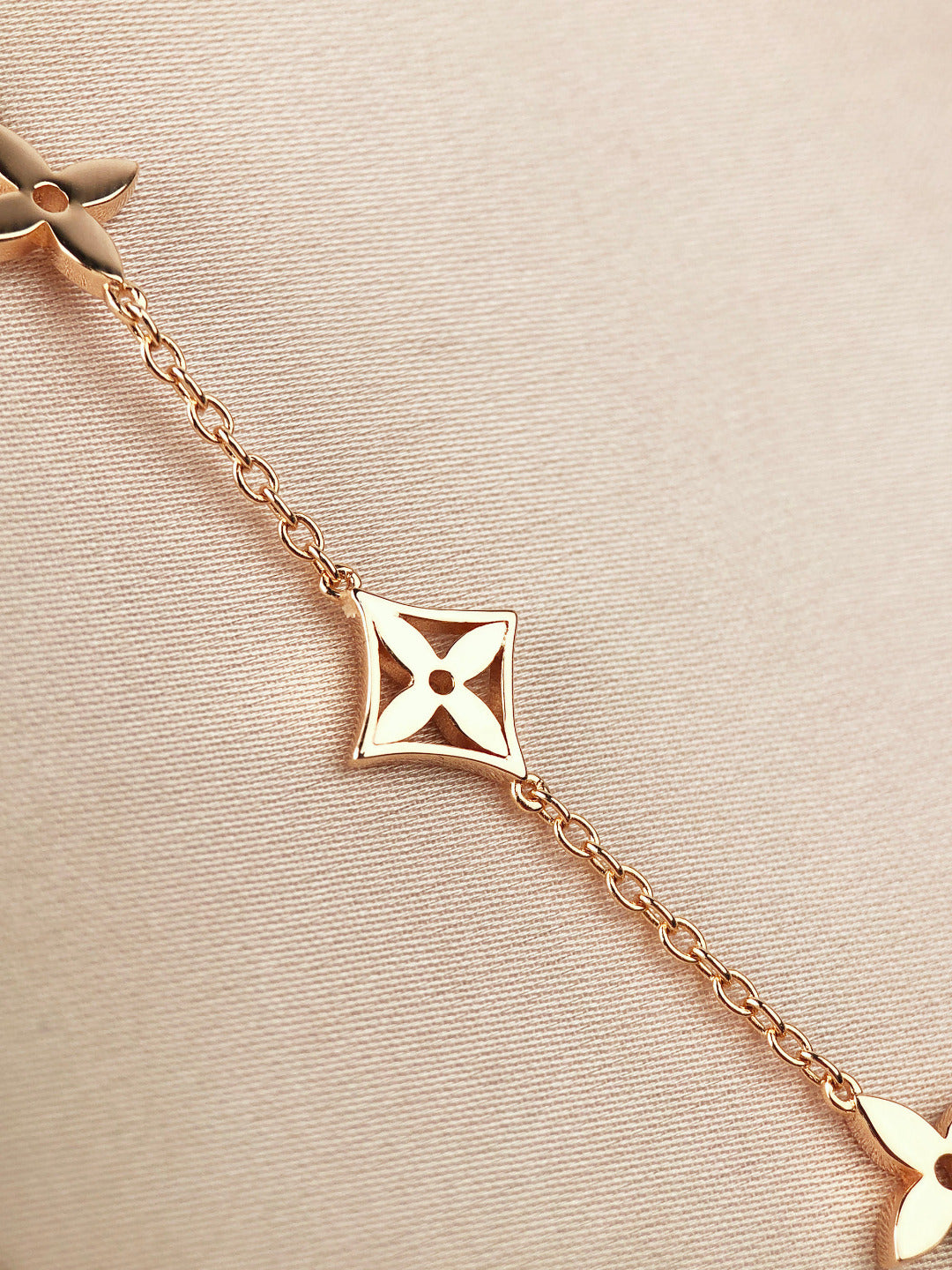 [Shinejoy]STAR AND SUN 7 MOTIFS GOLD BRACELET