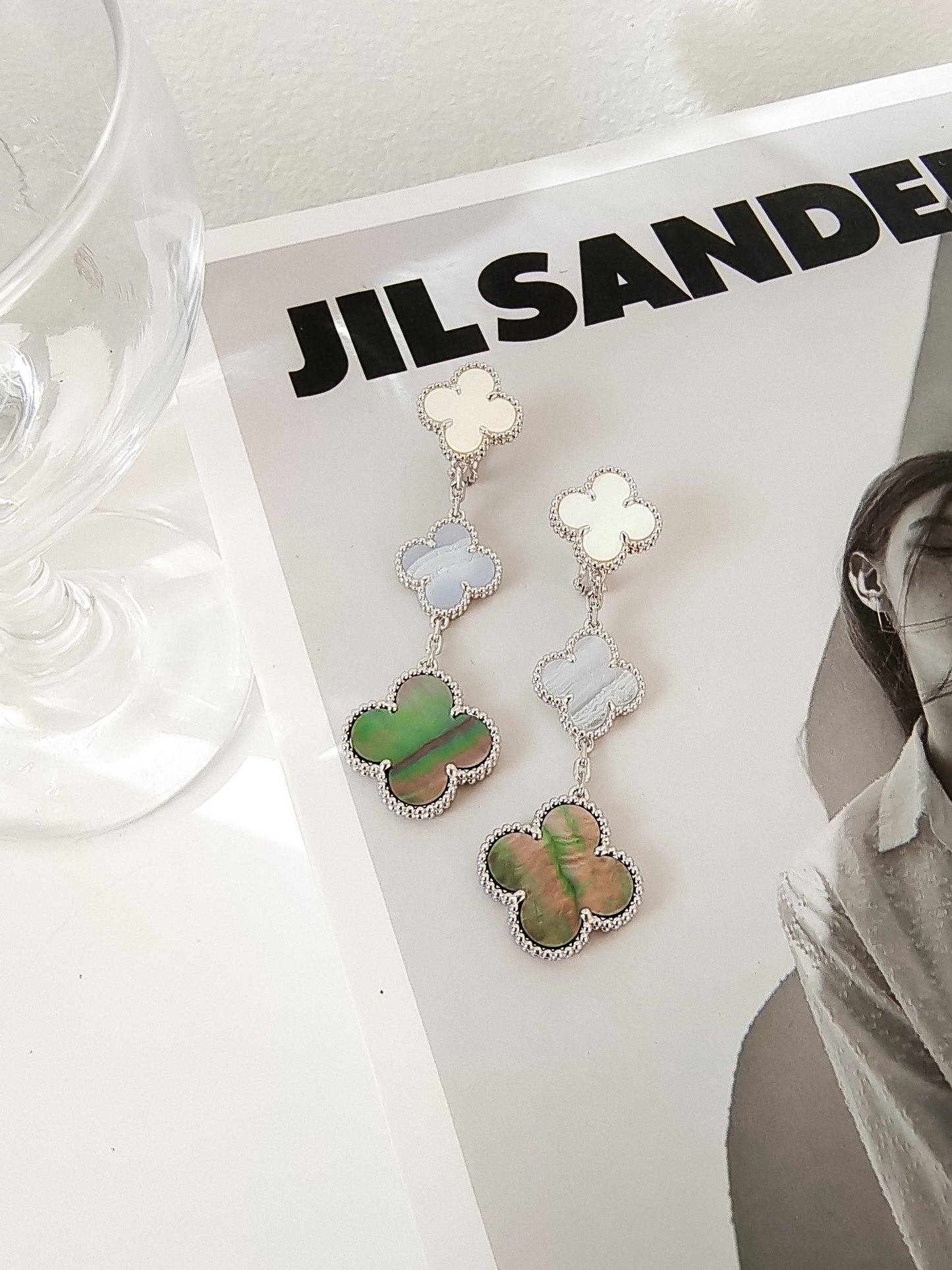 [Shinejoy]CLOVER 3 MOTIFS CHALCEDONY DARK MOP SILVER EARRINGS