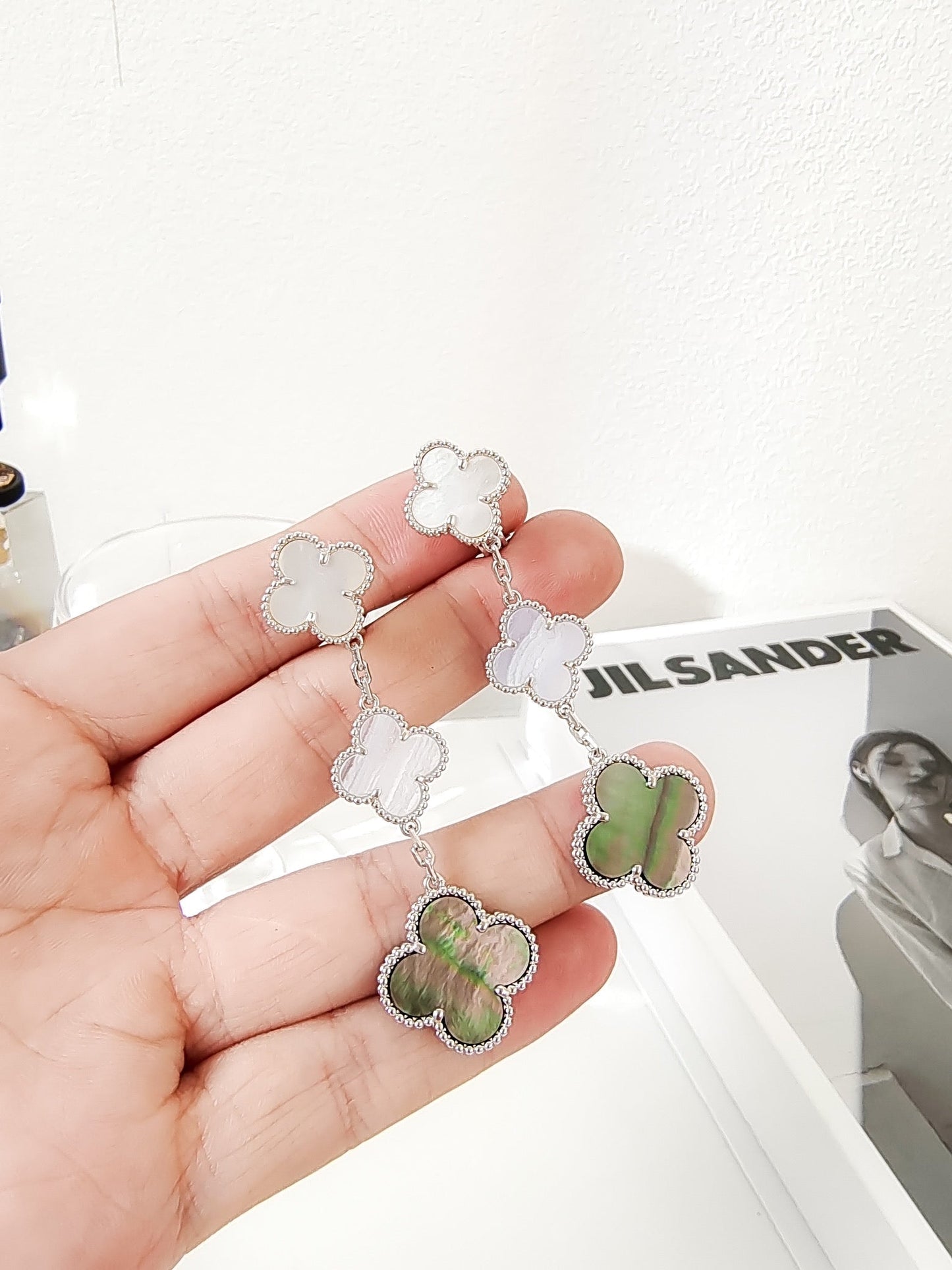 [Shinejoy]CLOVER 3 MOTIFS CHALCEDONY DARK MOP SILVER EARRINGS