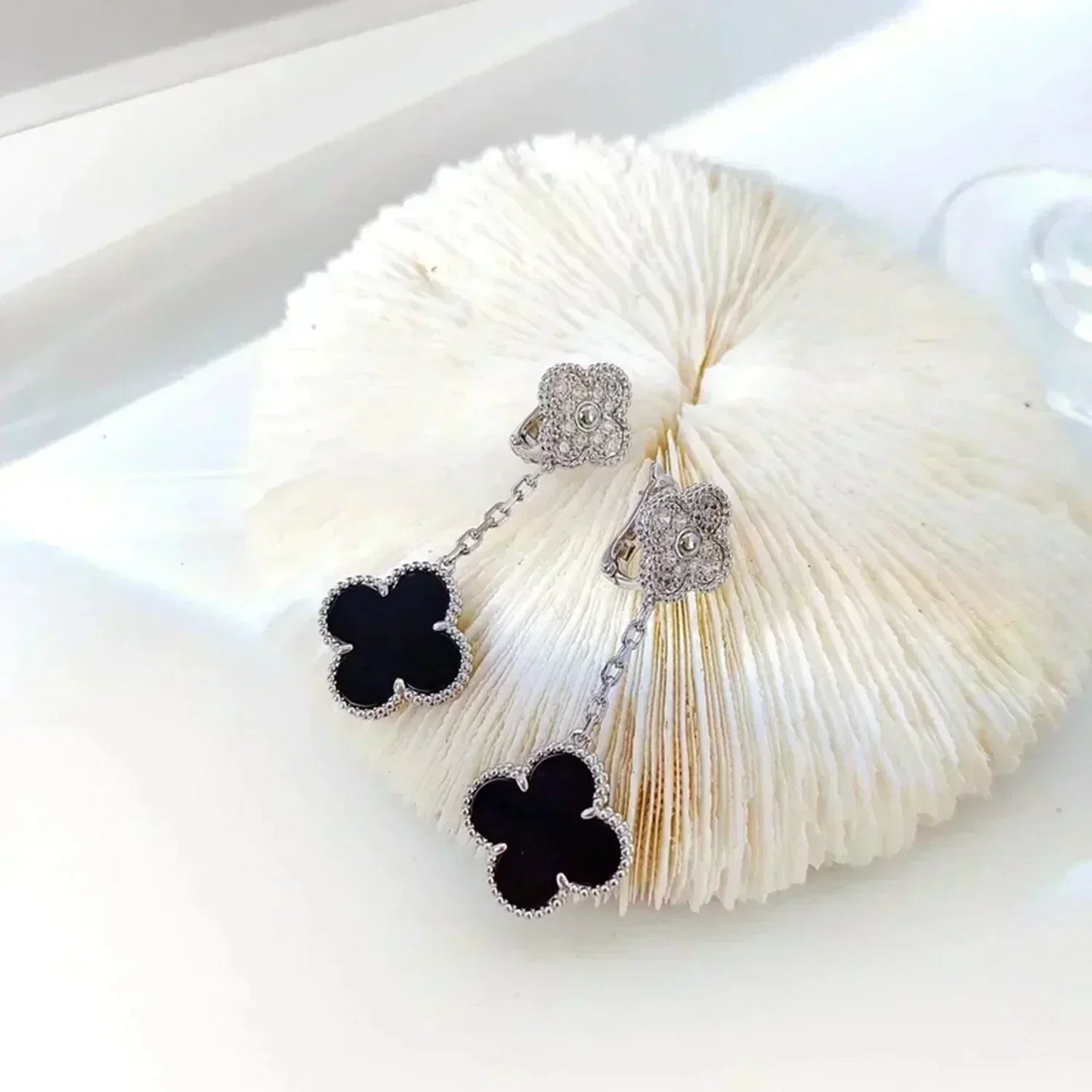 [Shinejoy]CLOVER 2 MOTIFS  DIAMOND ONYX EARRINGS SILVER