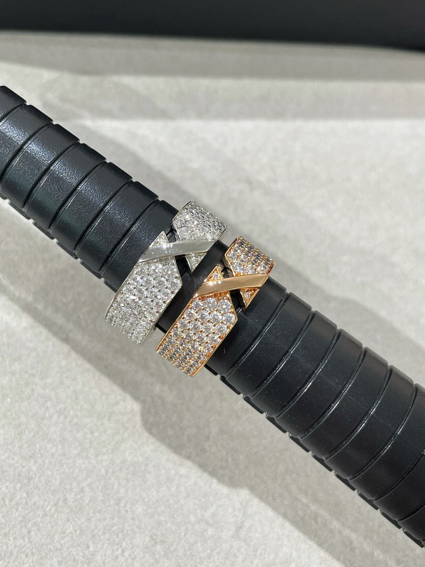 [Shinejoy]LIENS EVIDENCE  DIAMOND PAVED RING