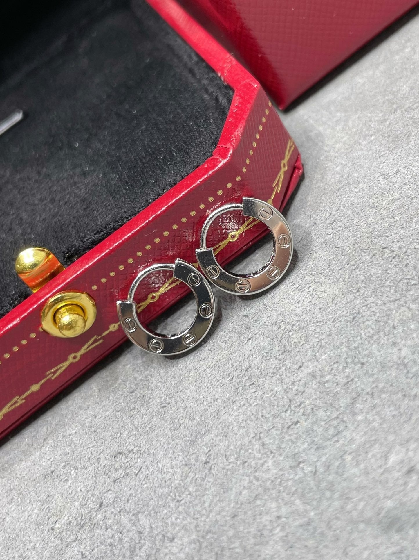 [Shinejoy]LOVE MINI EARRINGS