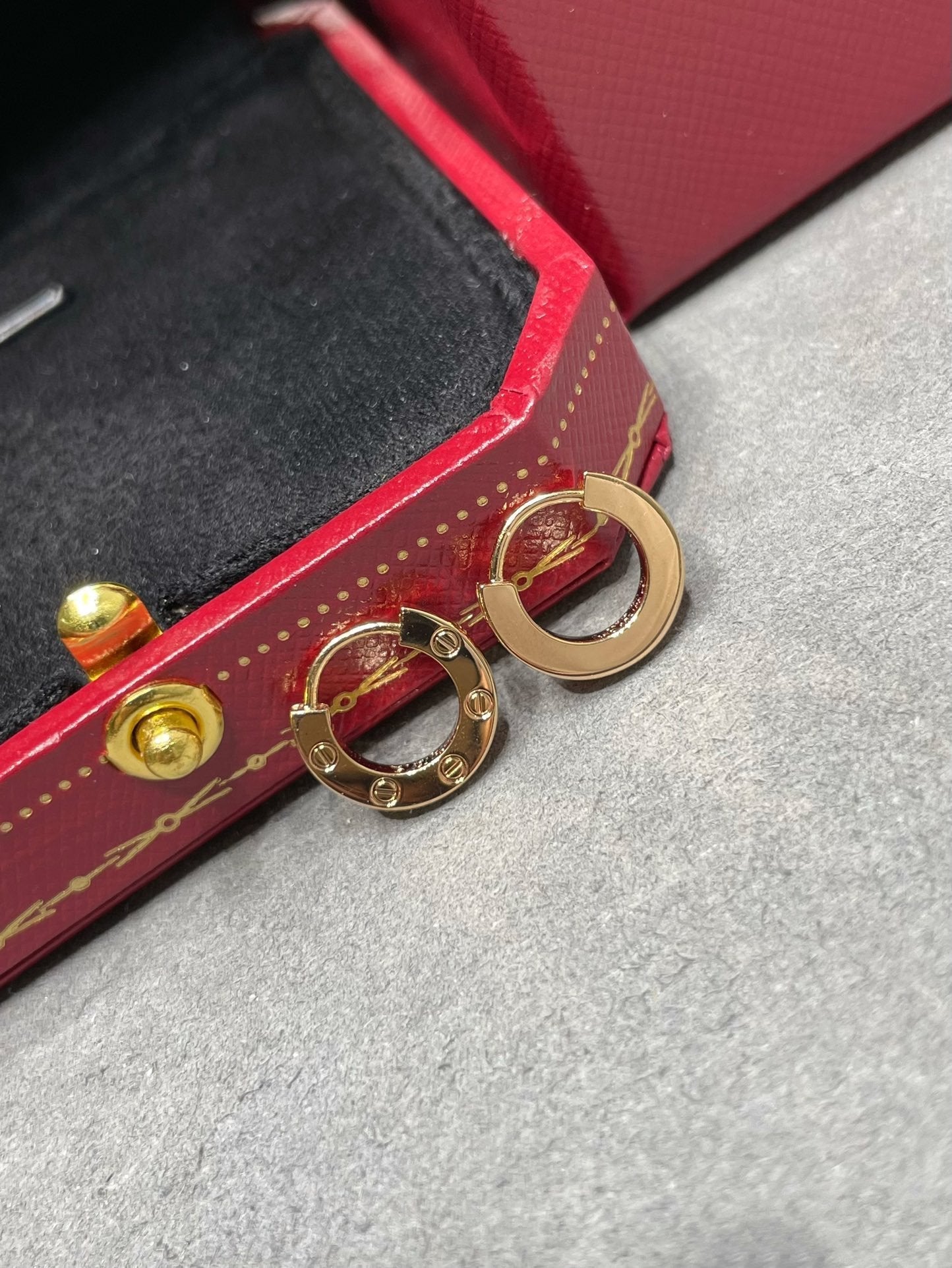 [Shinejoy]LOVE MINI EARRINGS