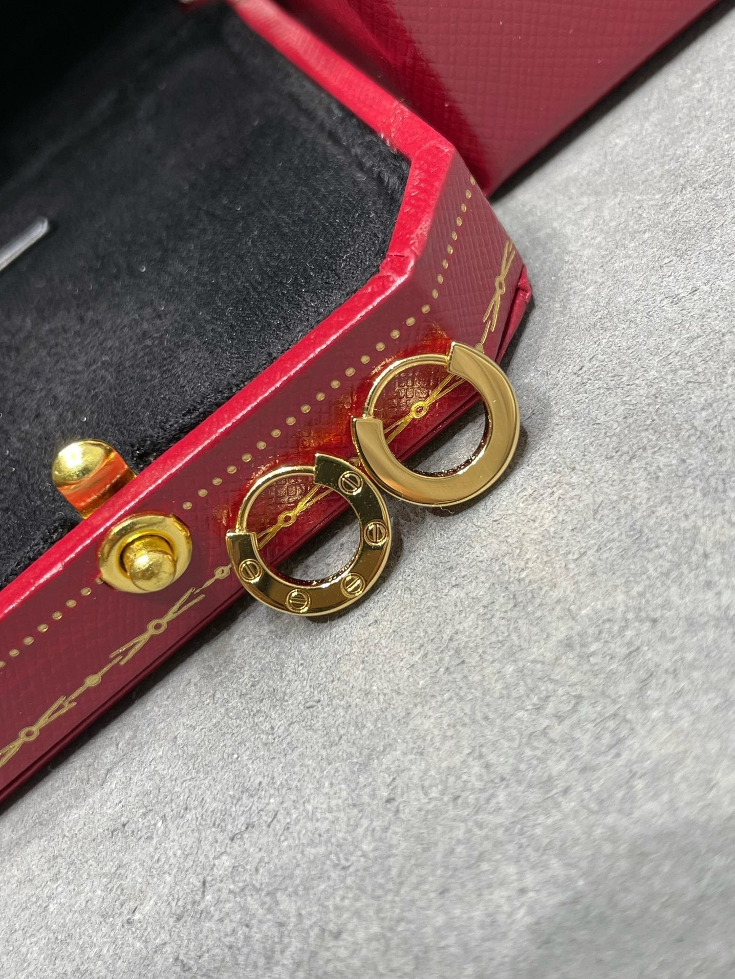 [Shinejoy]LOVE MINI EARRINGS