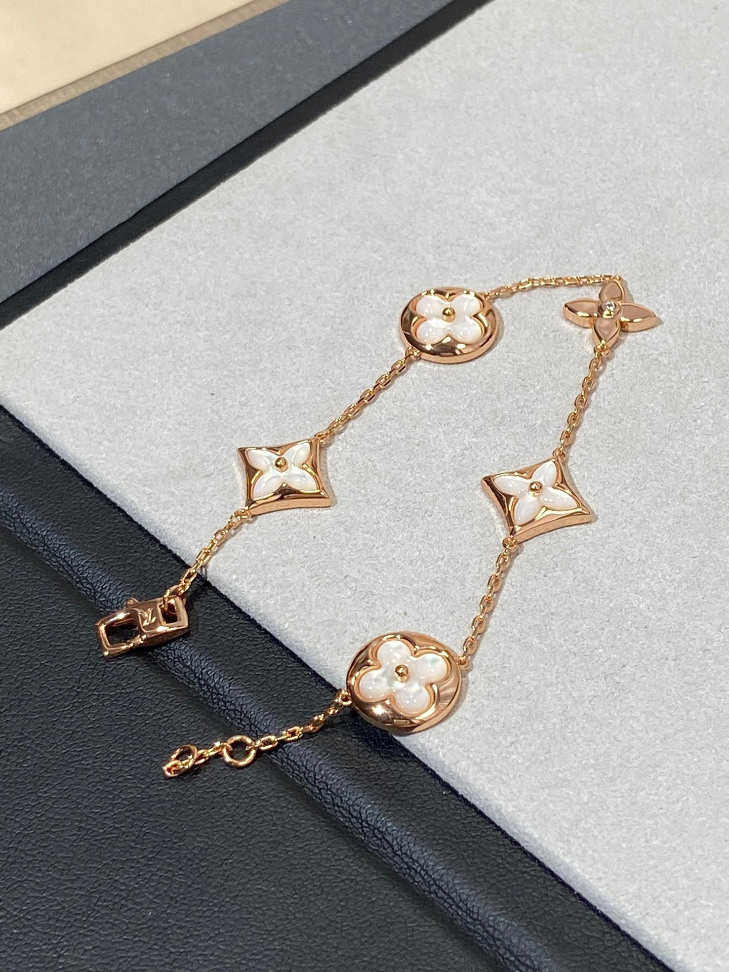 [Shinejoy]STAR AND SUN 5 MOTIF MOP PINK GOLD BRACELET