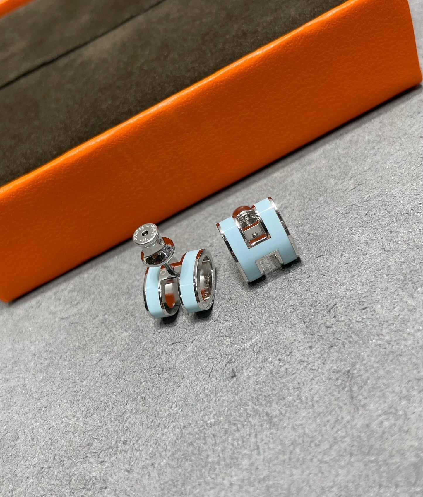 [Shinejoy]POP H SKY BLUE STUD EARRINGS
