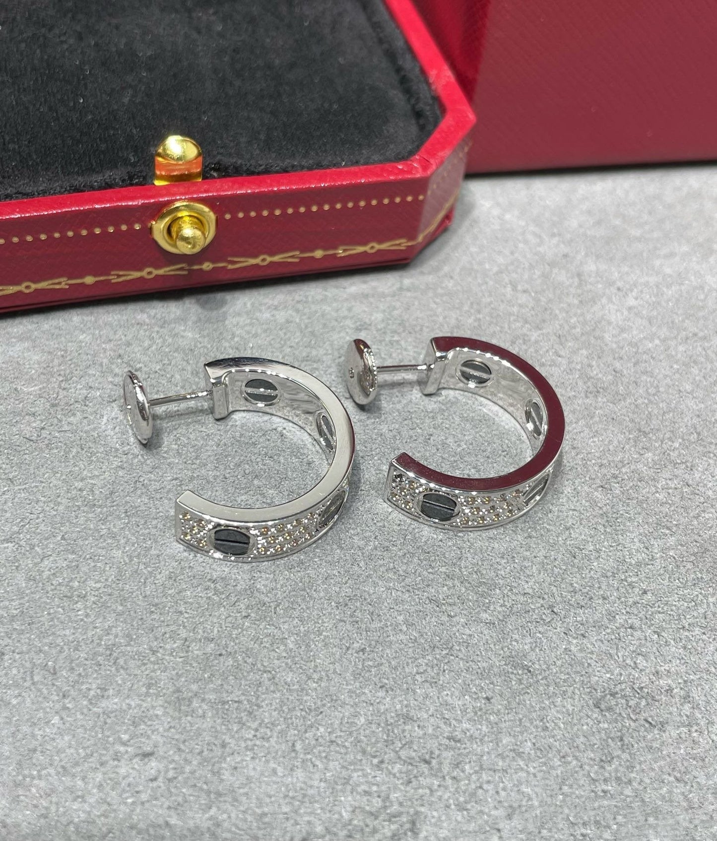[Shinejoy]LOVE CERAMIC DIAMOND PAVED SILVER EARRINGS