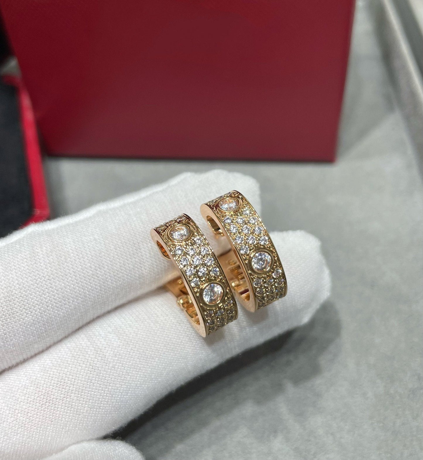 [Shinejoy]LOVE 5.5MM DIAMOND PAVED EARRINGS