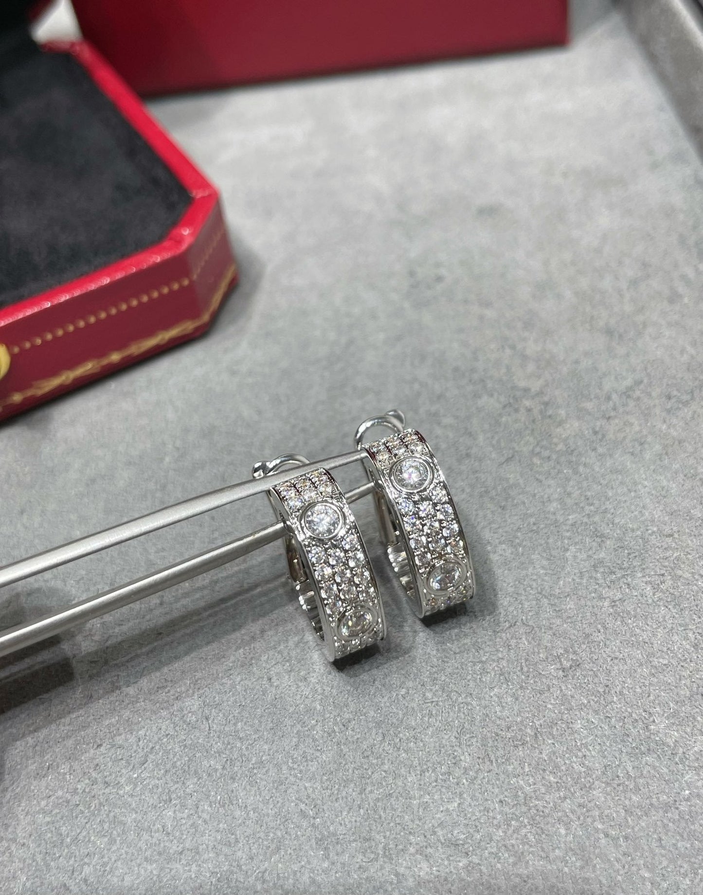 [Shinejoy]LOVE 5.5MM DIAMOND PAVED EARRINGS