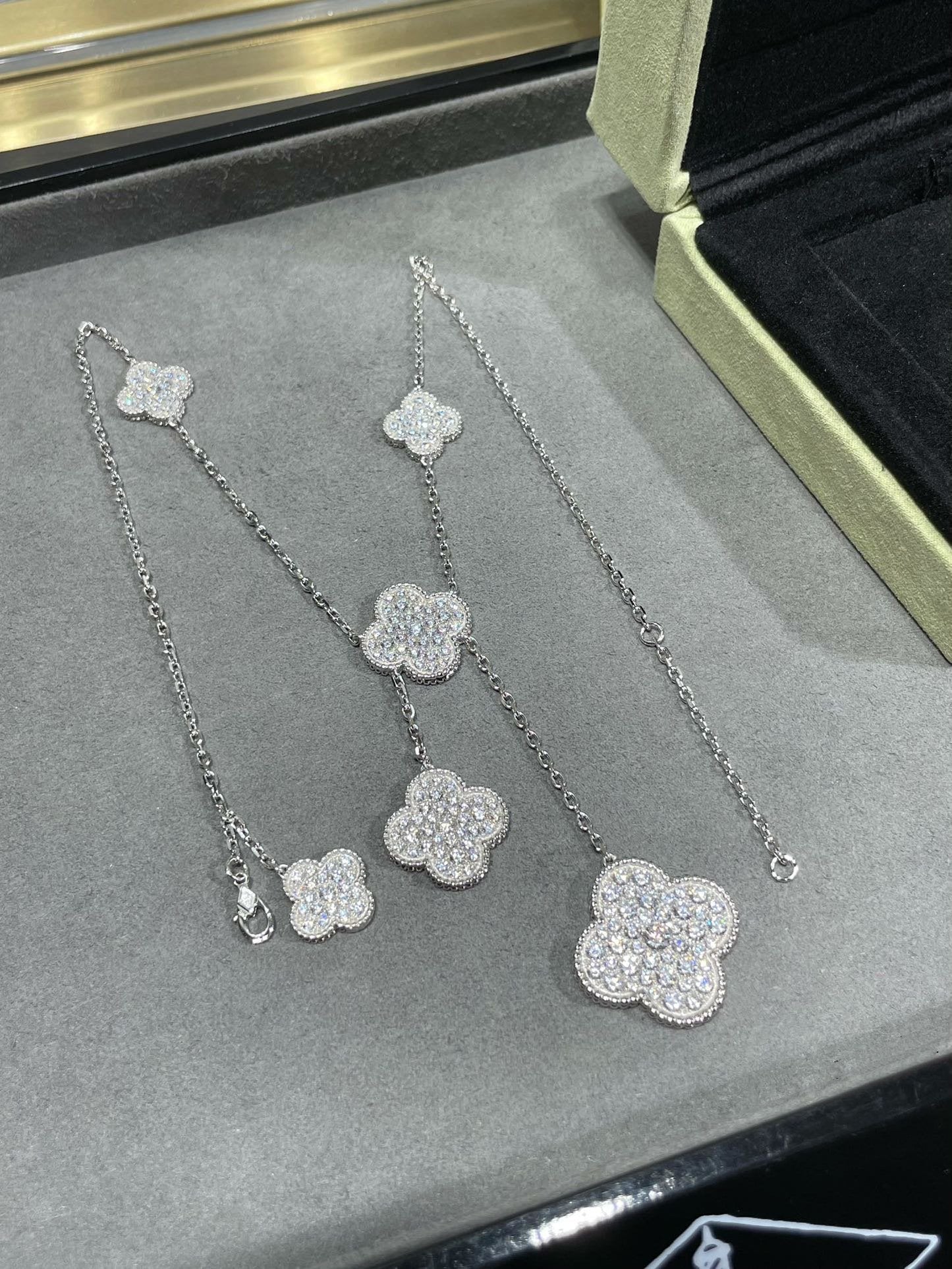 [Shinejoy]CLOVER 6 MOTIF DIAMOND PAVED NECKLACE
