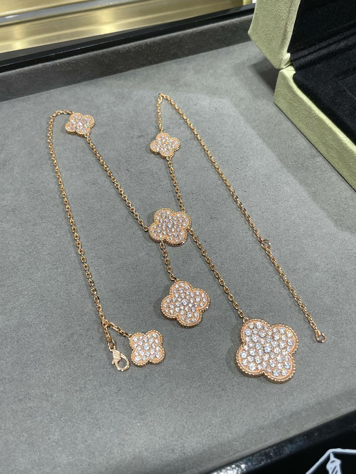 [Shinejoy]CLOVER 6 MOTIF DIAMOND PAVED NECKLACE