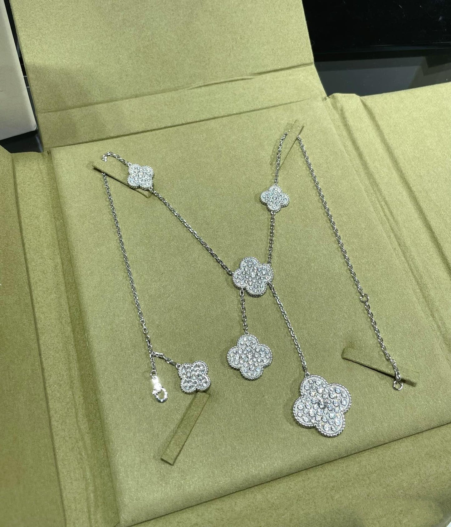 [Shinejoy]CLOVER 6 MOTIF DIAMOND PAVED NECKLACE