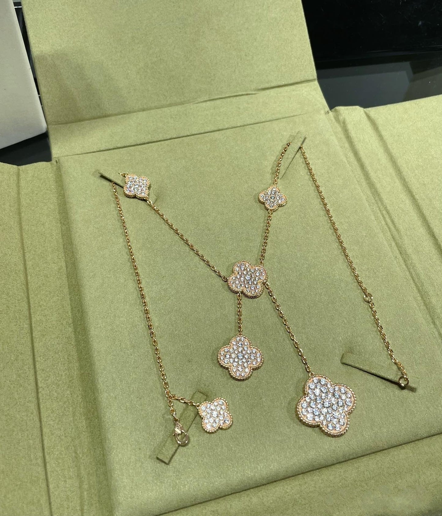 [Shinejoy]CLOVER 6 MOTIF DIAMOND PAVED NECKLACE
