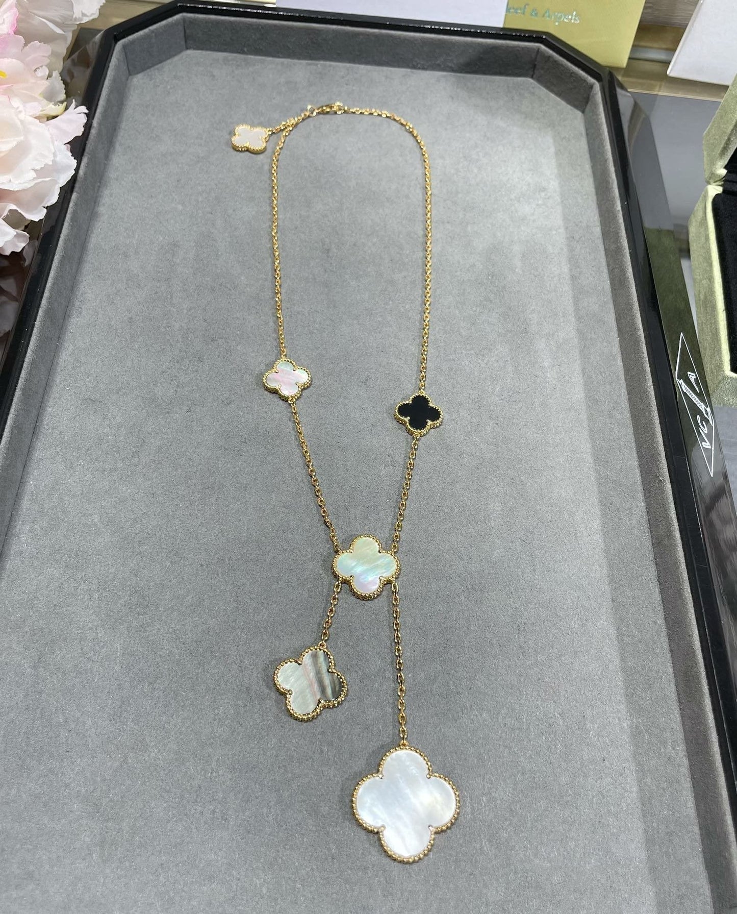 [Shinejoy]CLOVER 6 MOTIF MOP ONYX GOLD NECKLACE