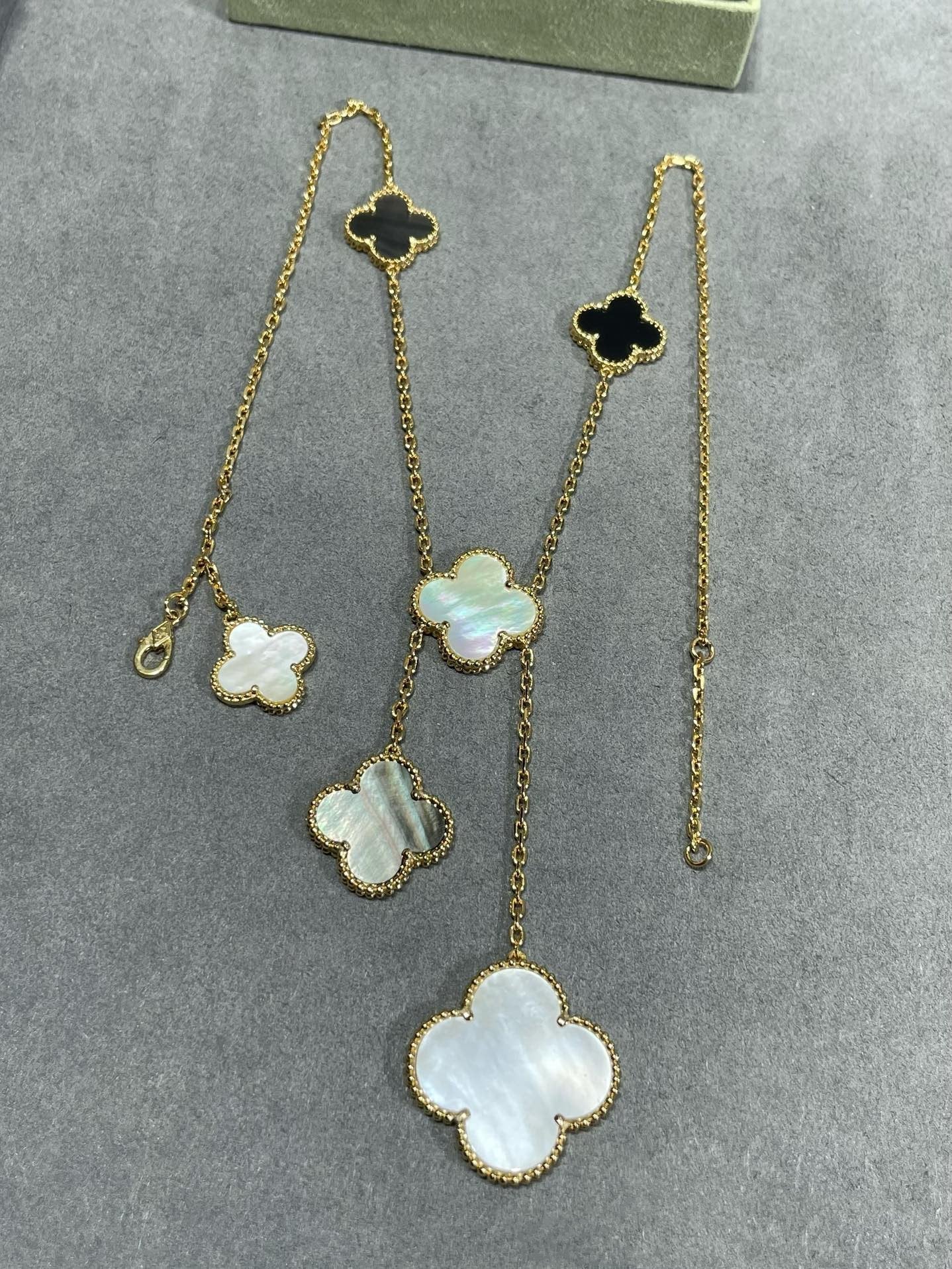 [Shinejoy]CLOVER 6 MOTIF MOP ONYX GOLD NECKLACE