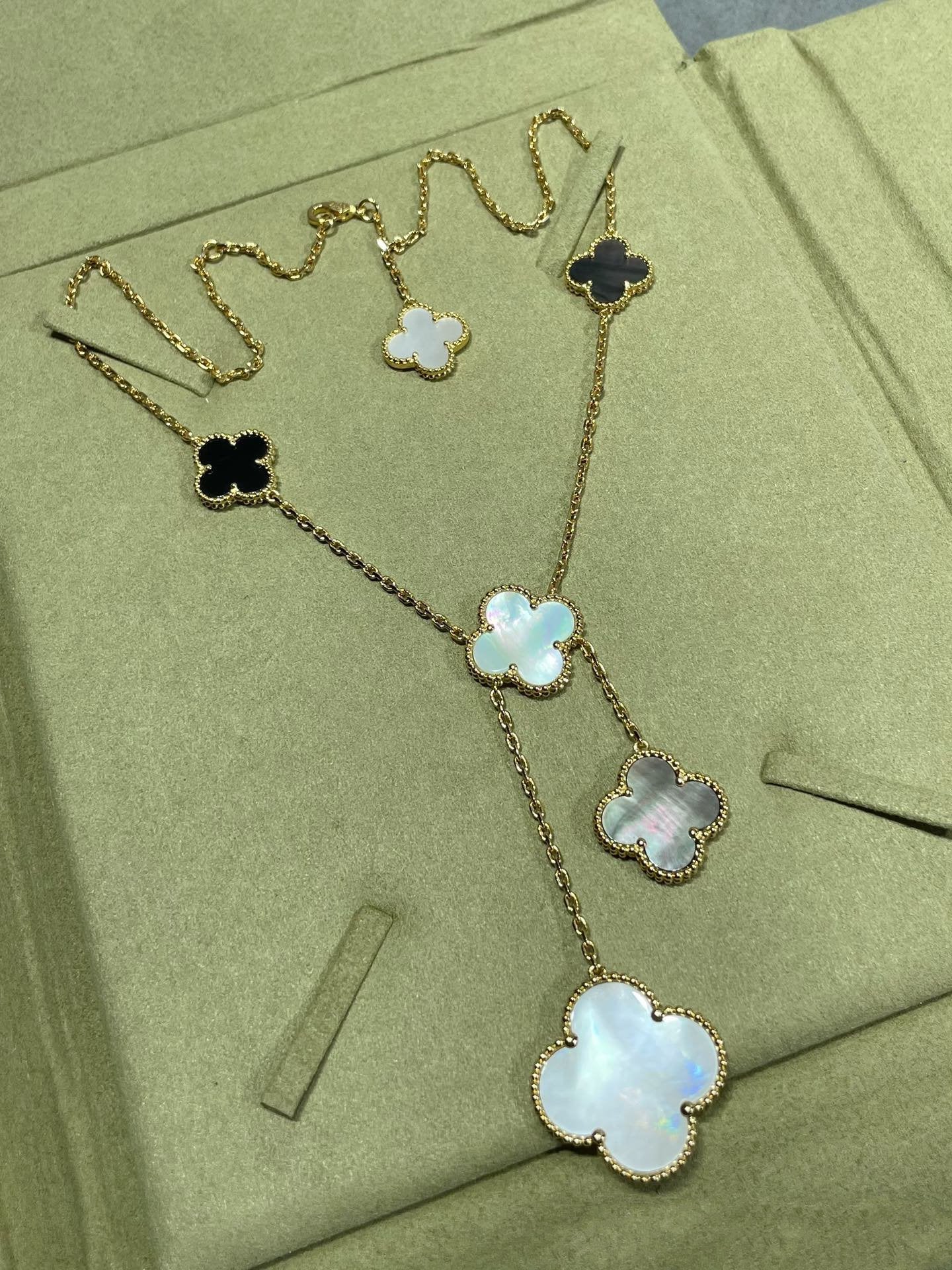 [Shinejoy]CLOVER 6 MOTIF MOP ONYX GOLD NECKLACE