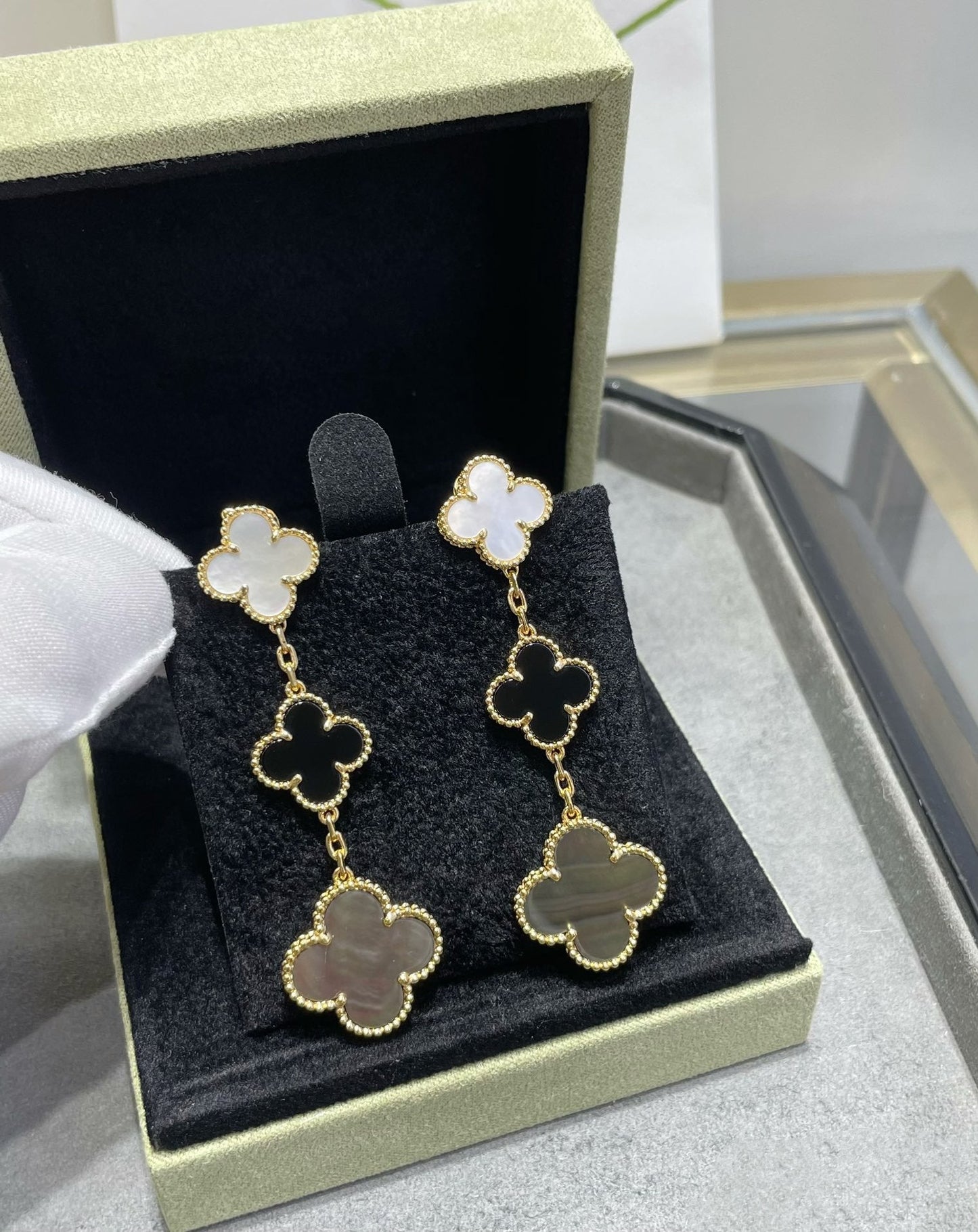 [Shinejoy]CLOVER 3 MOTIF MOP ONYX DARK MOP PINK GOLD EARRINGS