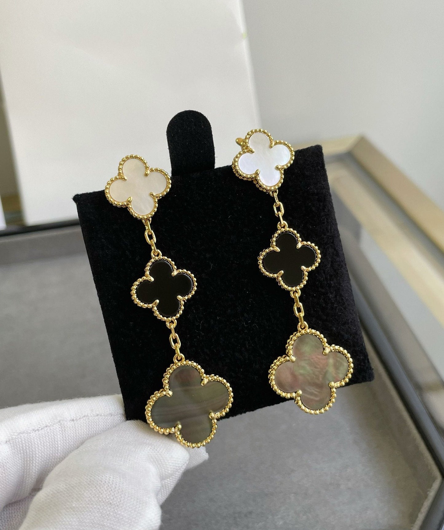 [Shinejoy]CLOVER 3 MOTIF MOP ONYX DARK MOP PINK GOLD EARRINGS