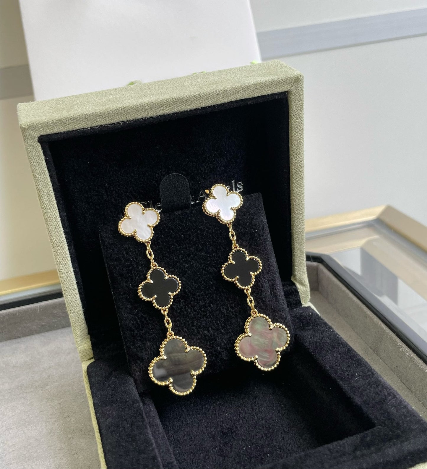 [Shinejoy]CLOVER 3 MOTIF MOP ONYX DARK MOP PINK GOLD EARRINGS