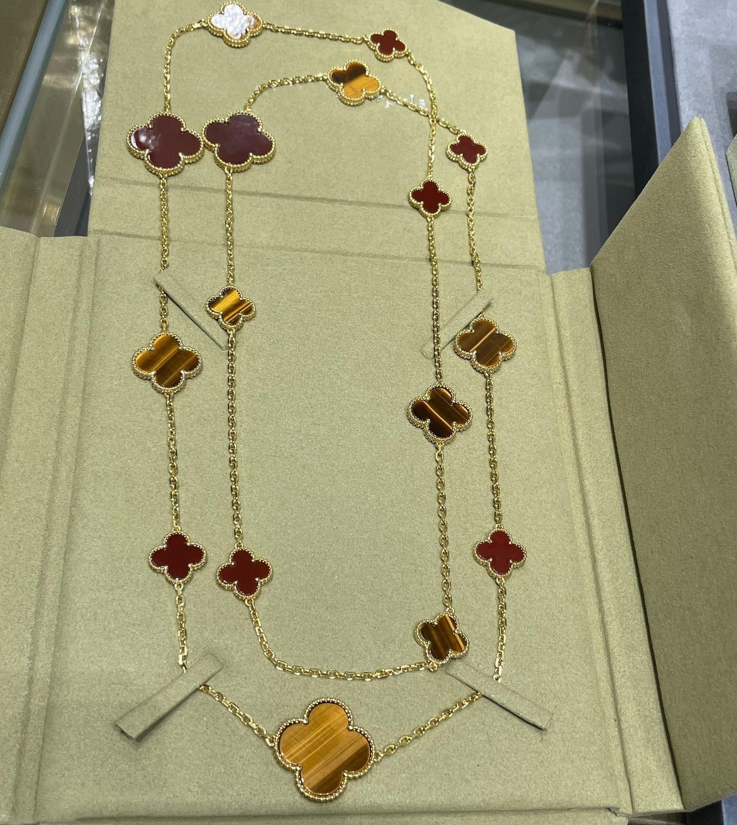 [Shinejoy]CLOVER 16 MOTIF CARNELIAN TIGER EYE Shinejoy GOLD NECKLACE
