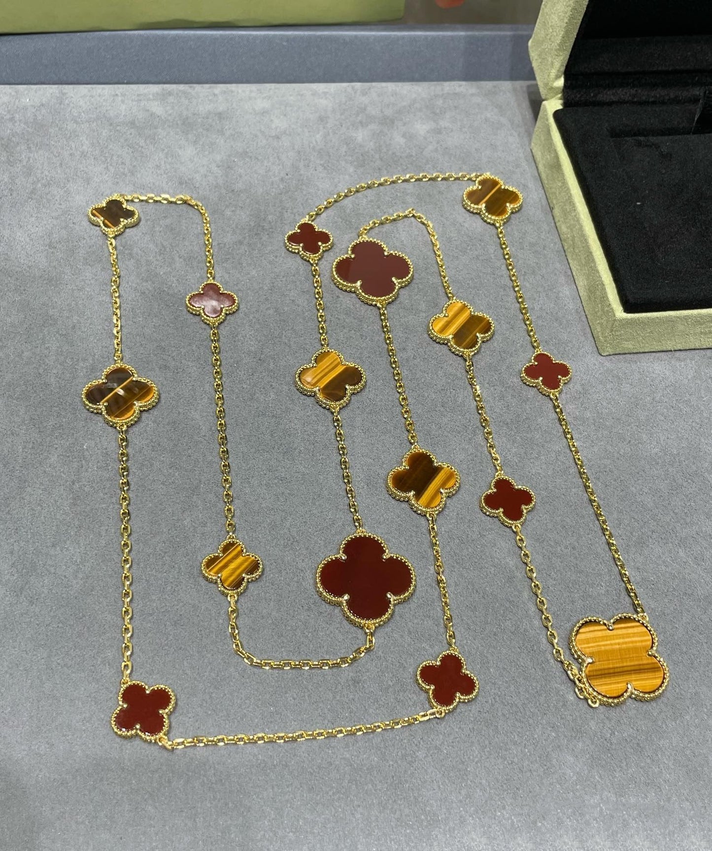 [Shinejoy]CLOVER 16 MOTIF CARNELIAN TIGER EYE Shinejoy GOLD NECKLACE