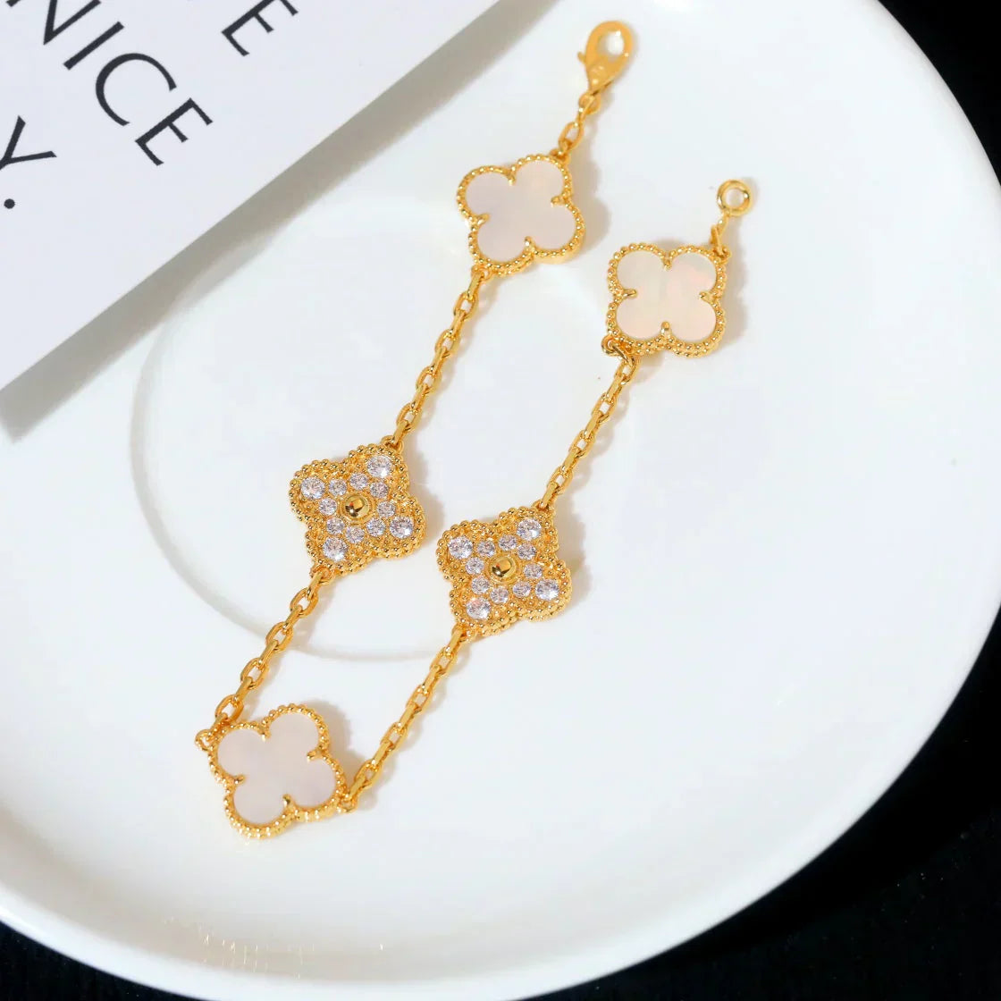 [Shinejoy]CLOVER WHITE PEARL MOP 5 MOTIF BRACELET COLLECTION