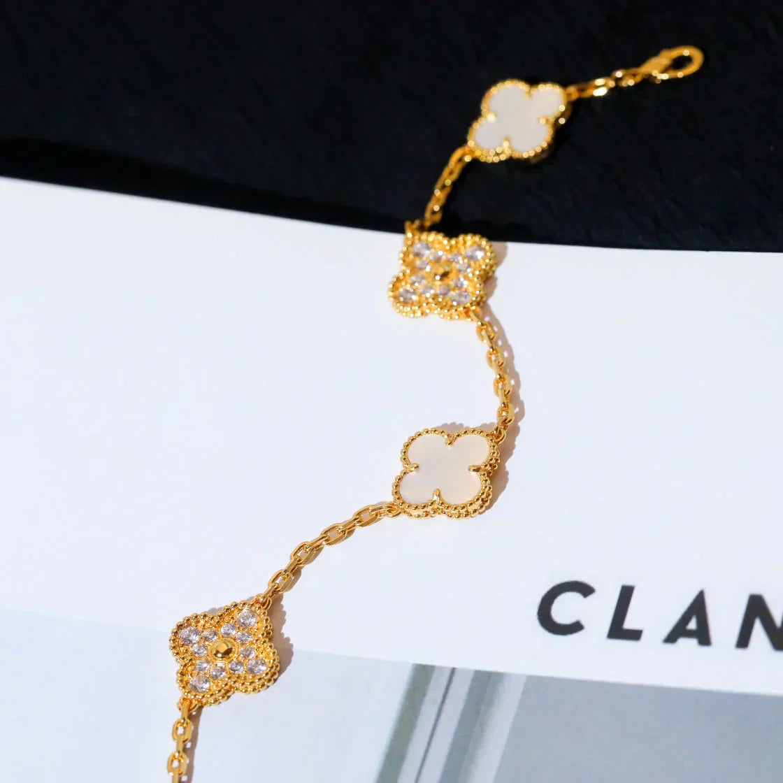[Shinejoy]CLOVER WHITE PEARL MOP 5 MOTIF BRACELET COLLECTION
