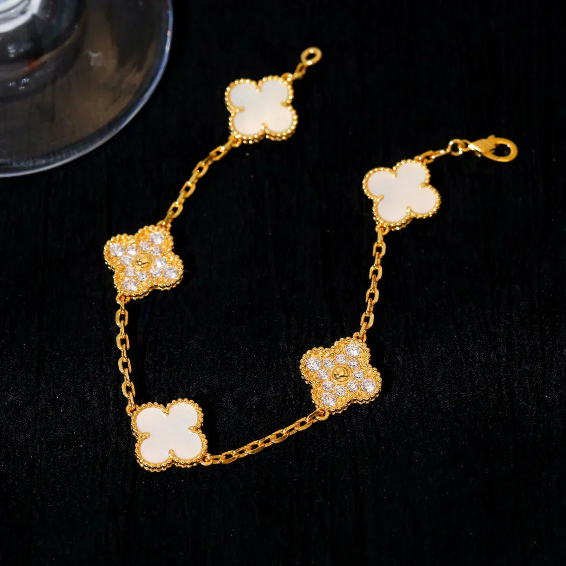 [Shinejoy]CLOVER WHITE PEARL MOP 5 MOTIF BRACELET COLLECTION