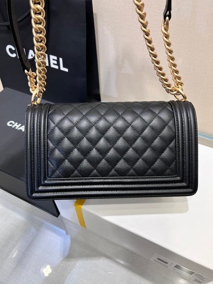 BOY BAG MEDIUM 25 CAVIAR NOIR MÉTAL DORÉ