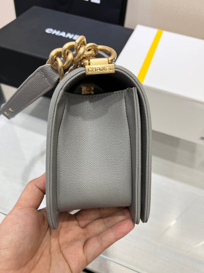 BOY BAG MEDIUM 25 GRIS CAVIAR MÉTAL DORÉ
