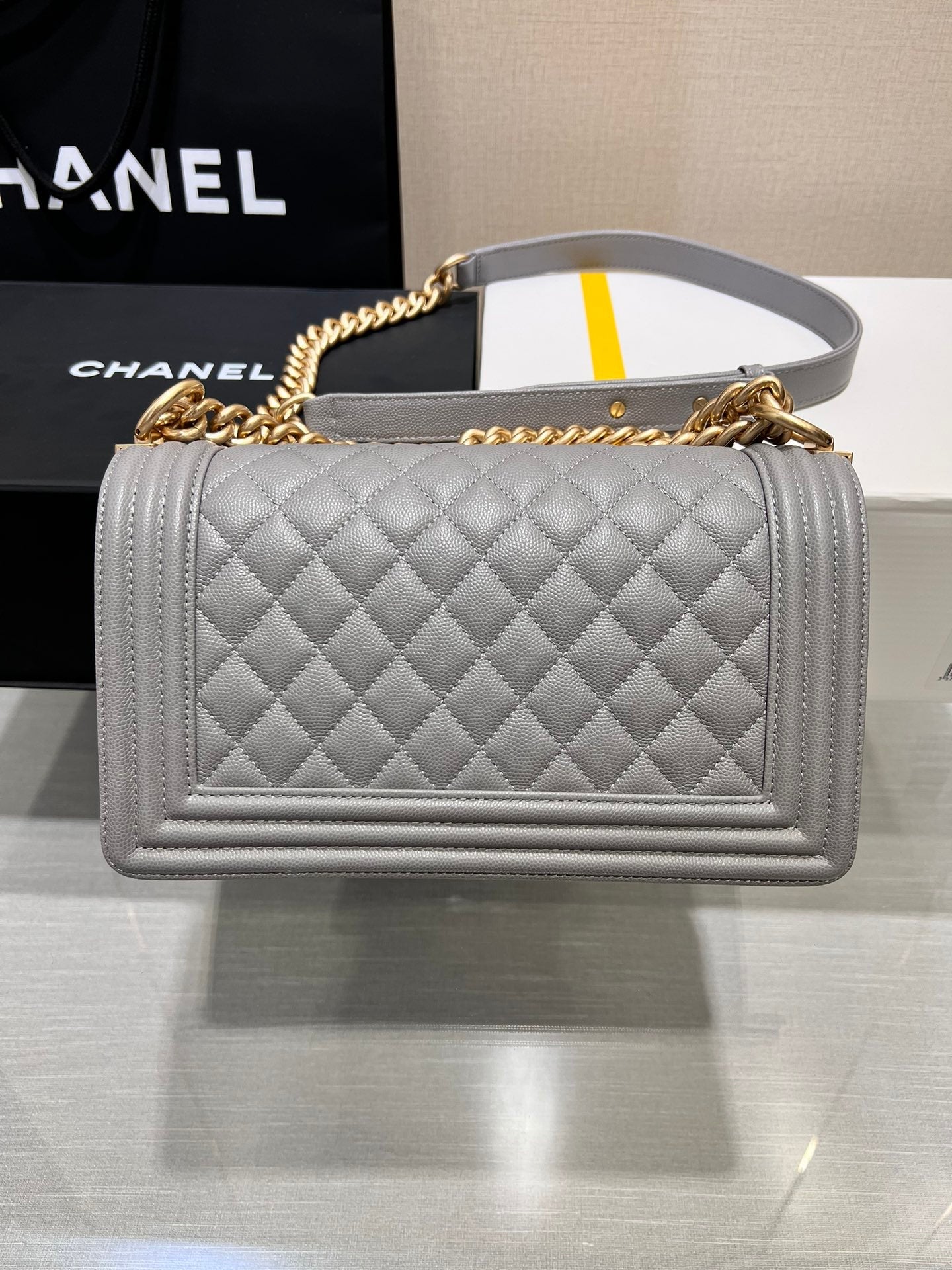 BOY BAG MEDIUM 25 GRIS CAVIAR MÉTAL DORÉ