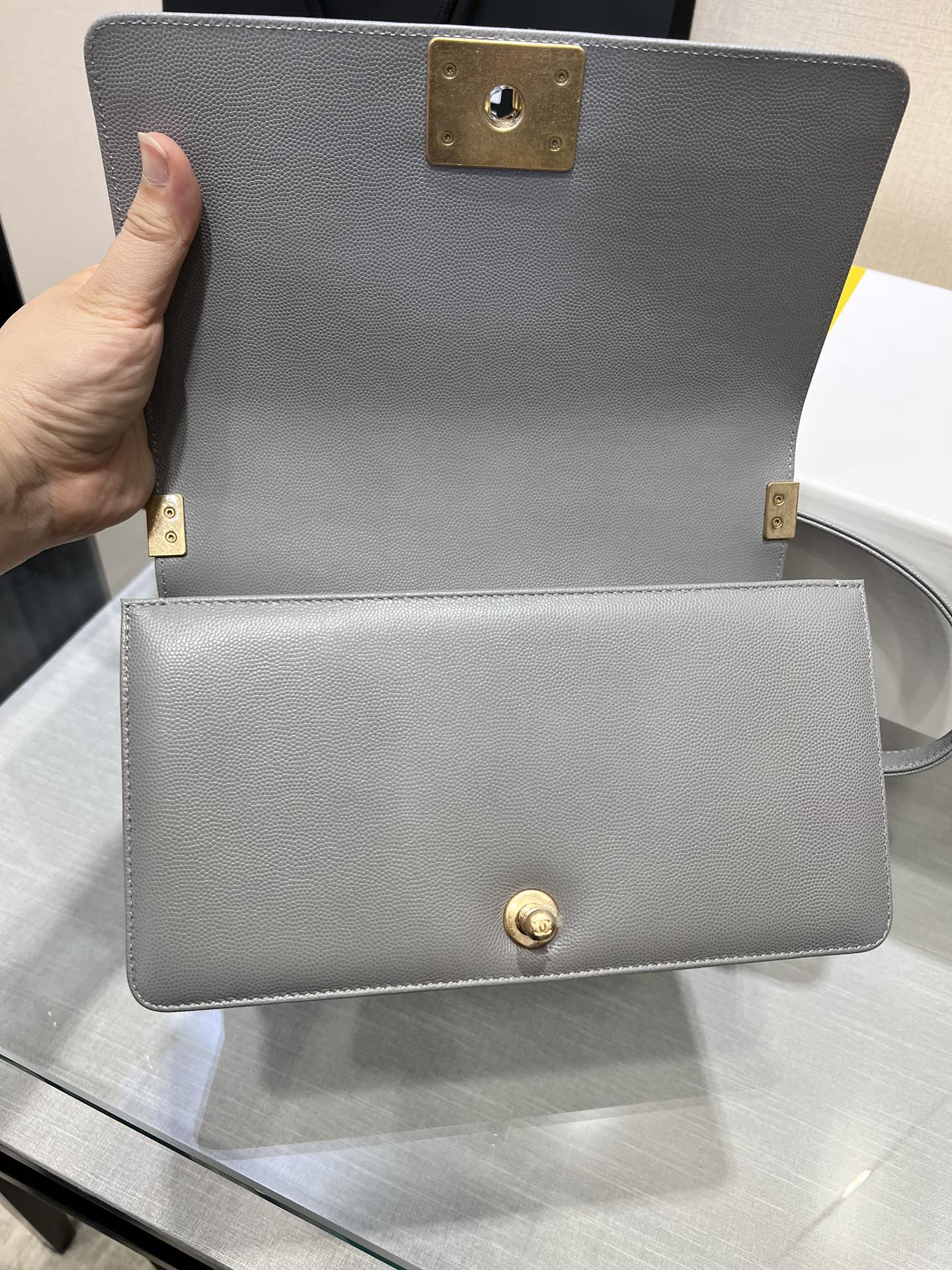 BOY BAG MEDIUM 25 GRIS CAVIAR MÉTAL DORÉ