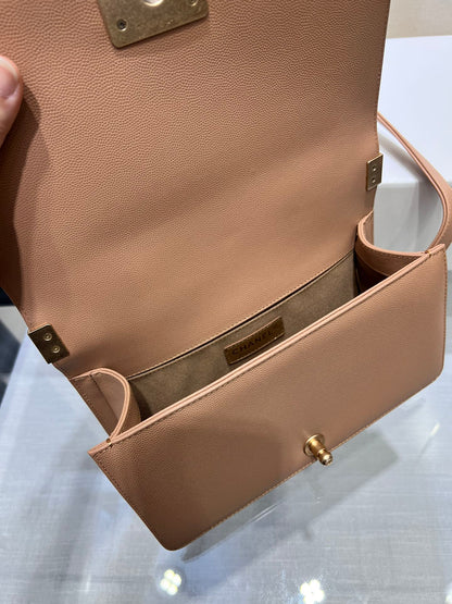 SAC BOY MOYEN 25 CUIR CAVIAR MARRON MÉTAL DORÉ