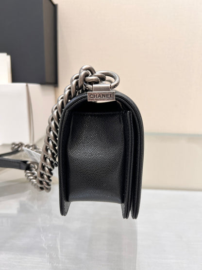 SAC BOY PETIT MODÈLE 20 NOIR CHEVRON CAVIAR MÉTAL RUTHÉNIUM