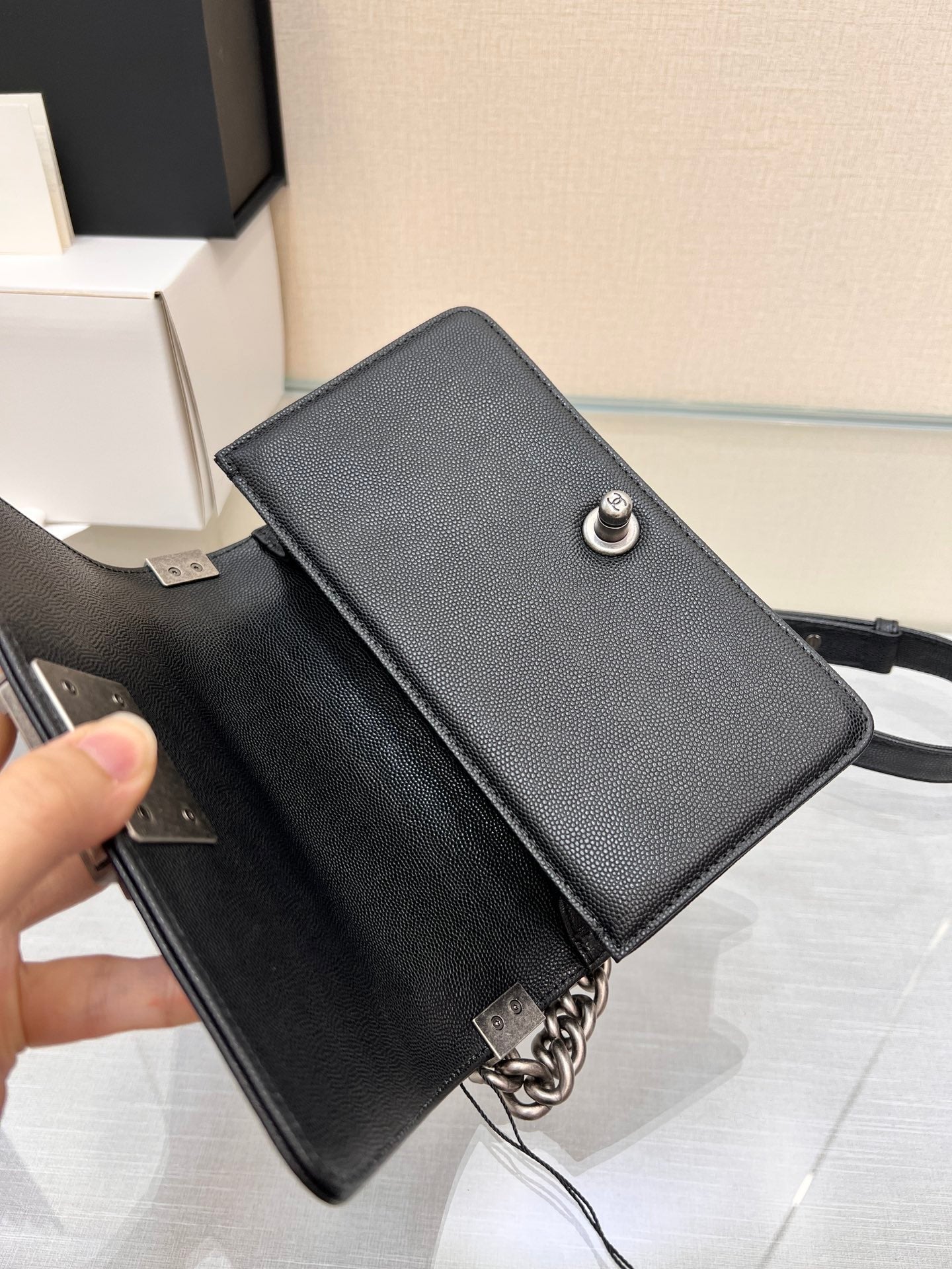 SAC BOY PETIT MODÈLE 20 NOIR CHEVRON CAVIAR MÉTAL RUTHÉNIUM