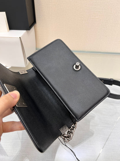 SAC BOY PETIT MODÈLE 20 NOIR CHEVRON CAVIAR MÉTAL RUTHÉNIUM