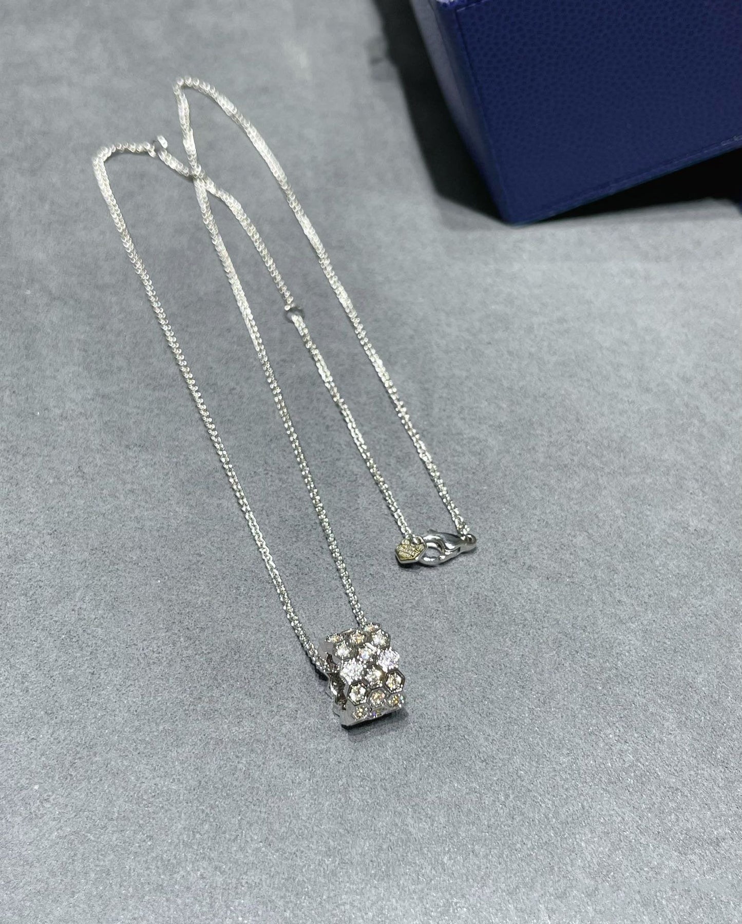 [Shinejoy]BEE LOVE DIAMOND PAVED 3 ROW NECKLACE