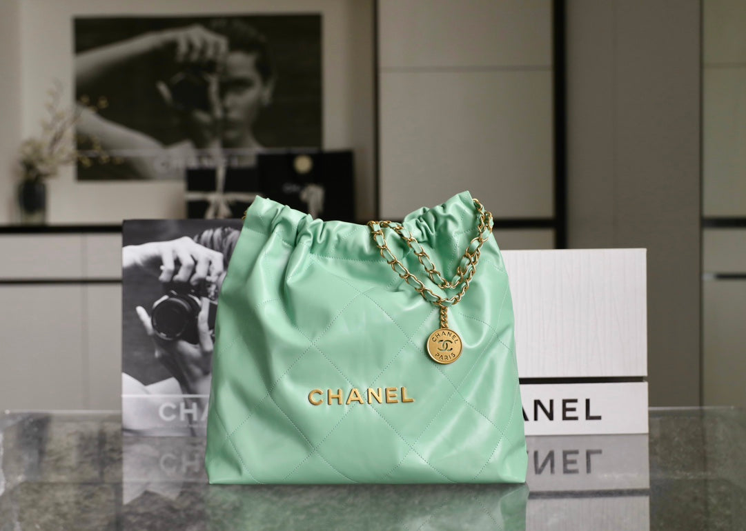 CC 22 SAC HOBO ANTIBA VERT CLAIR 39CM