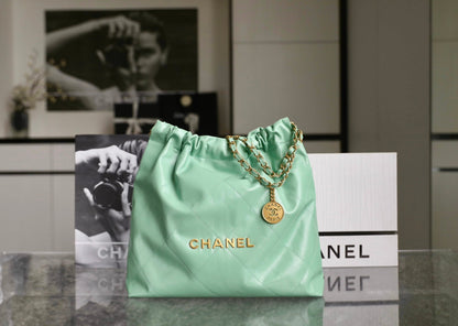 CC 22 SAC HOBO ANTIBA VERT CLAIR 39CM