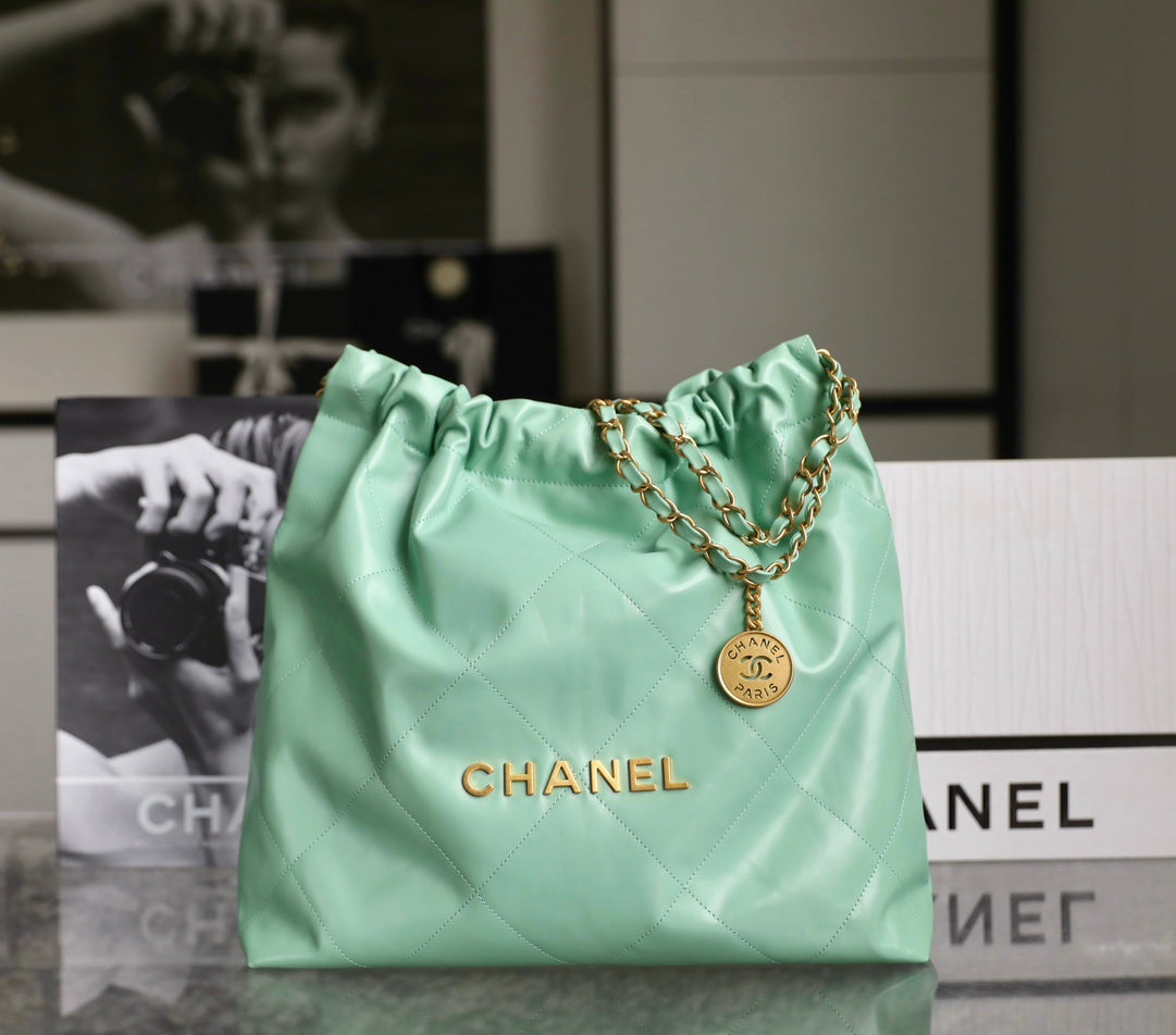 CC 22 SAC HOBO ANTIBA VERT CLAIR 39CM