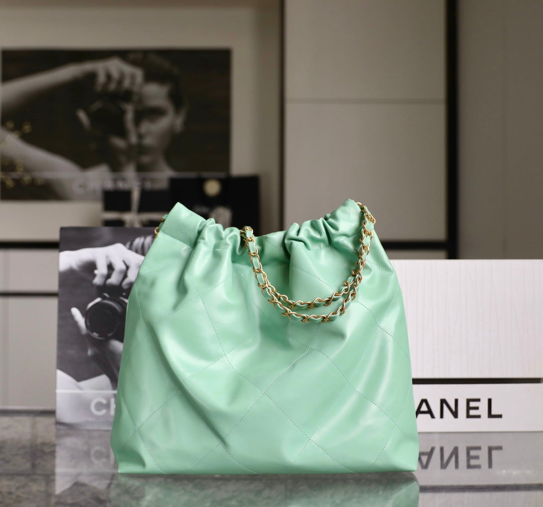 CC 22 SAC HOBO ANTIBA VERT CLAIR 39CM