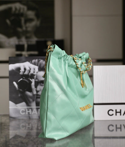 CC 22 SAC HOBO ANTIBA VERT CLAIR 39CM
