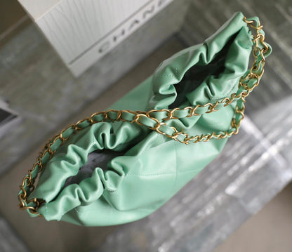 CC 22 SAC HOBO ANTIBA VERT CLAIR 39CM