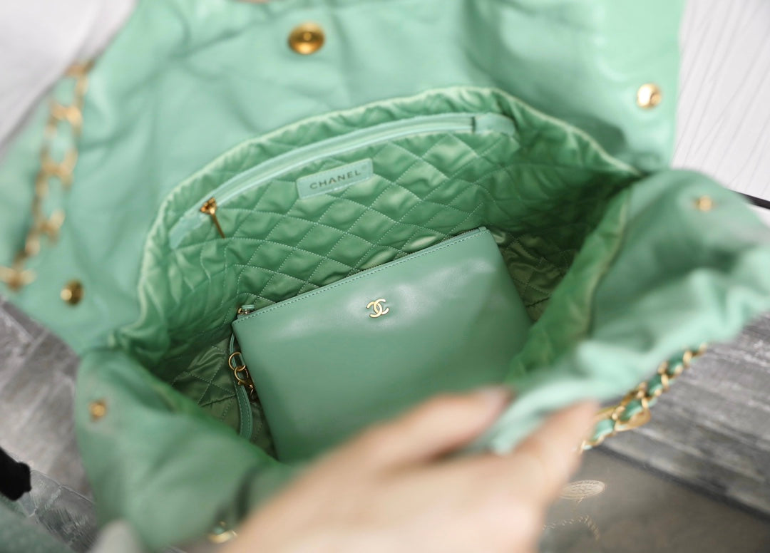 CC 22 SAC HOBO ANTIBA VERT CLAIR 39CM