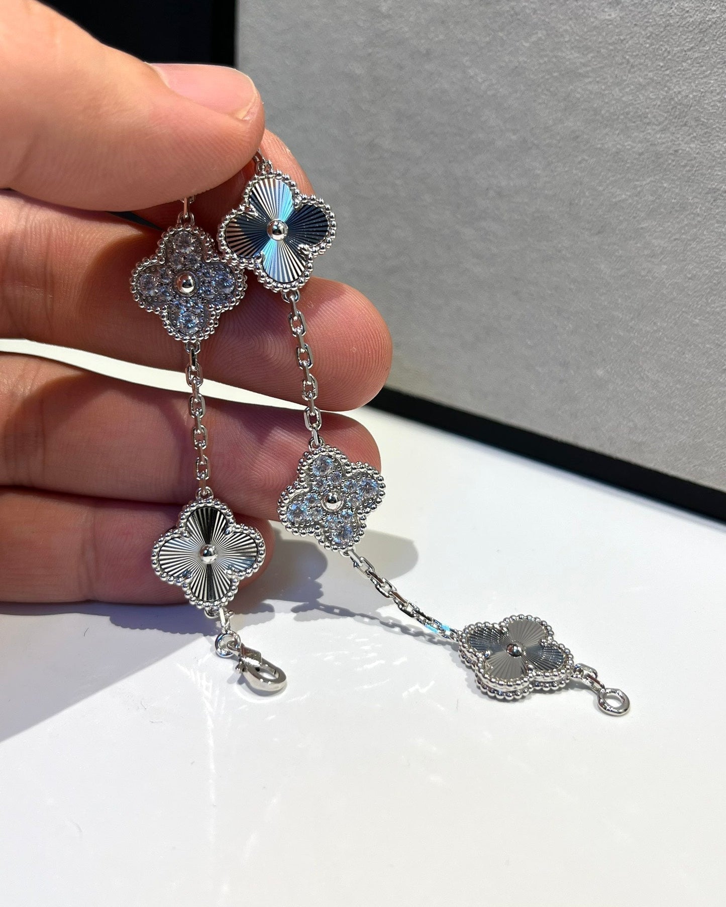 [Shinejoy] CLOVER 5 MOTIF LASER BRACELET COLLECTION
