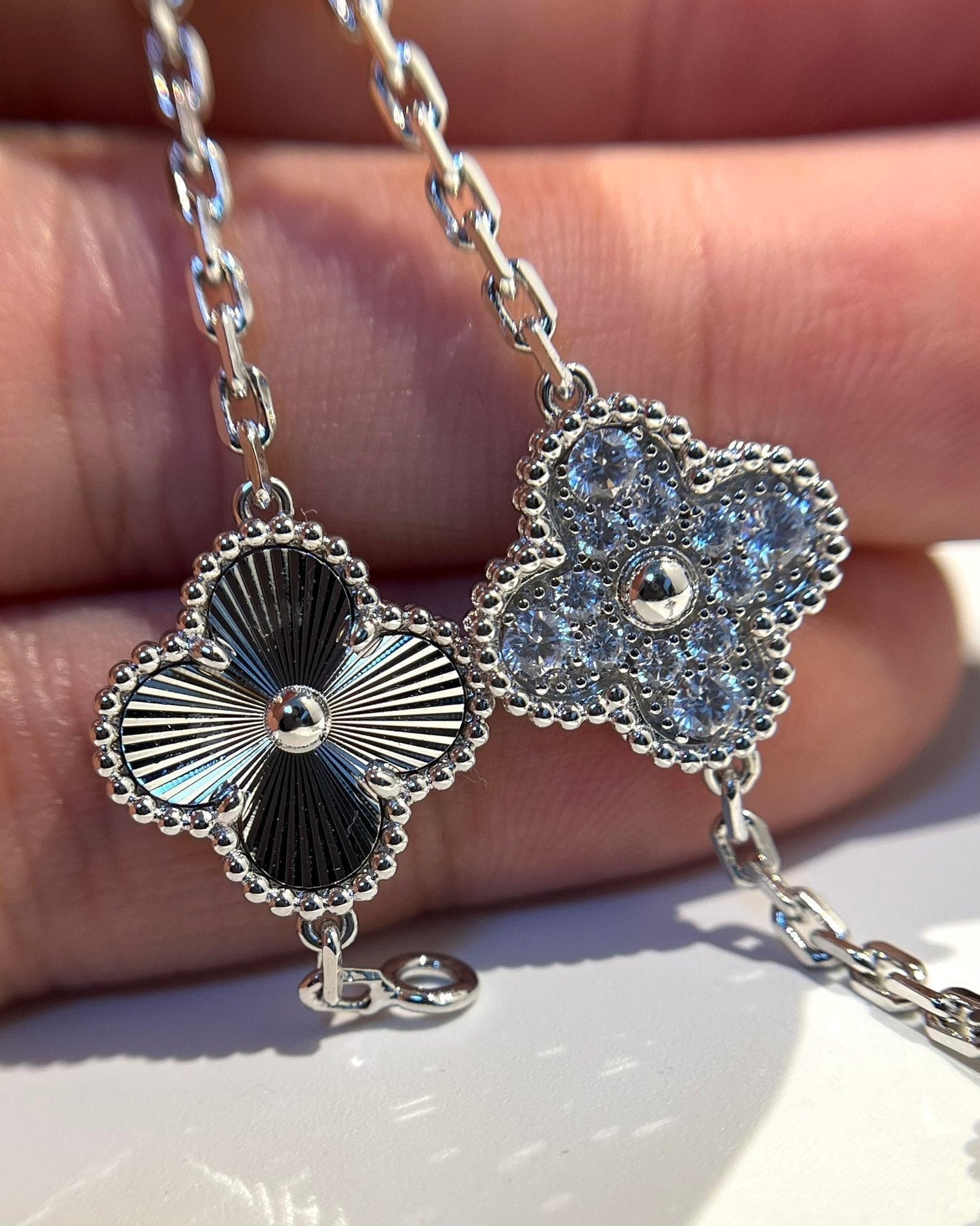 [Shinejoy] CLOVER 5 MOTIF LASER BRACELET COLLECTION