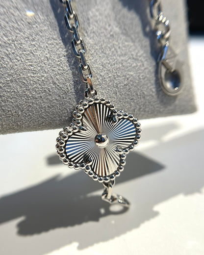 [Shinejoy] CLOVER 5 MOTIF LASER BRACELET COLLECTION