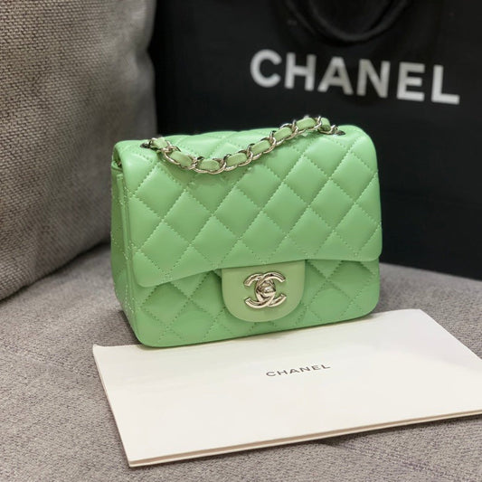 MINI SAC À RABAT CARRÉ 17CM CUIR D'AGNEAU VERT CLAIR MÉTAL ARGENTÉ