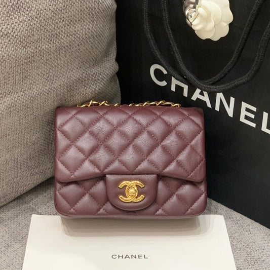 MINI SAC À RABAT CARRÉ 17CM CAVIAR CHOCOLAT FINITIONS DORÉES