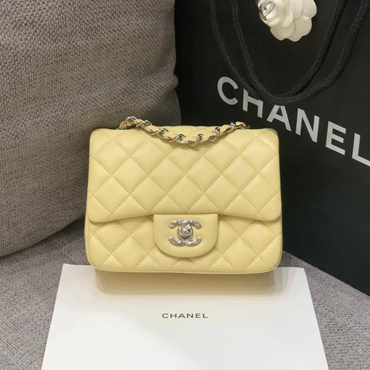 MINI SAC À RABAT CARRÉ 17 CM CUIR D'AGNEAU JAUNE MÉTAL ARGENTÉ